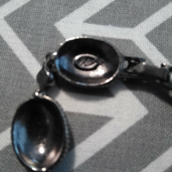 LIZ CLAIBORNE VINTAGE CABOCHON BRACELET - Picture 5 of 5